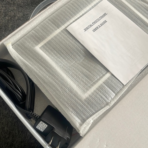 Digital Photo Frame - Picture 4 of 6